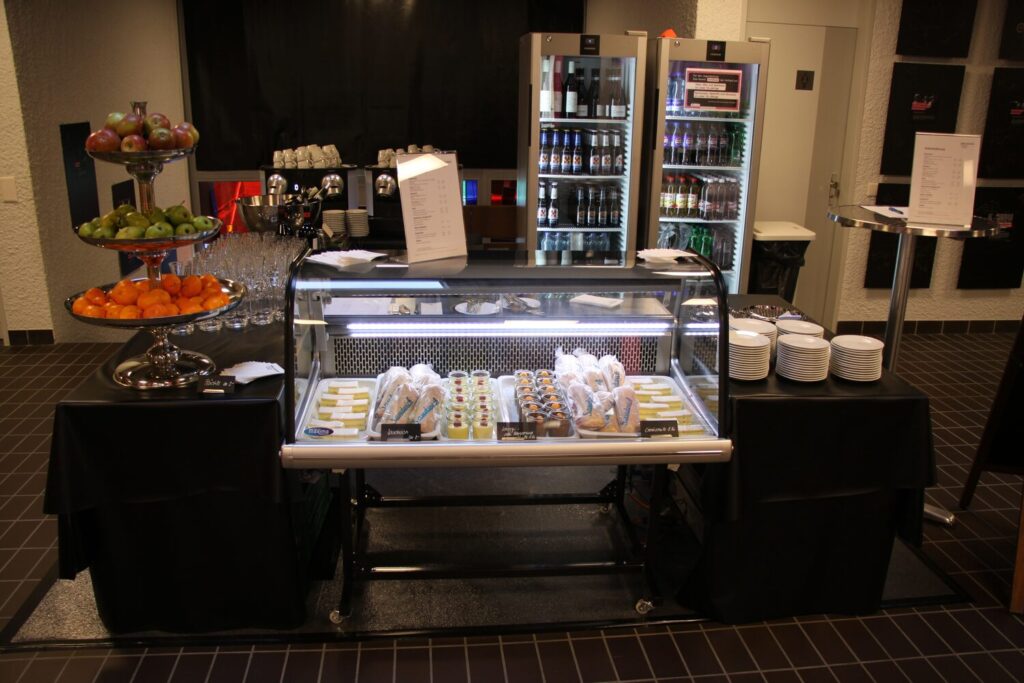 jazz-tage-langenthal-snack-vitrine-sandwiches-desserts